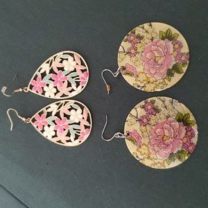 2 Pairs of Flower Earings